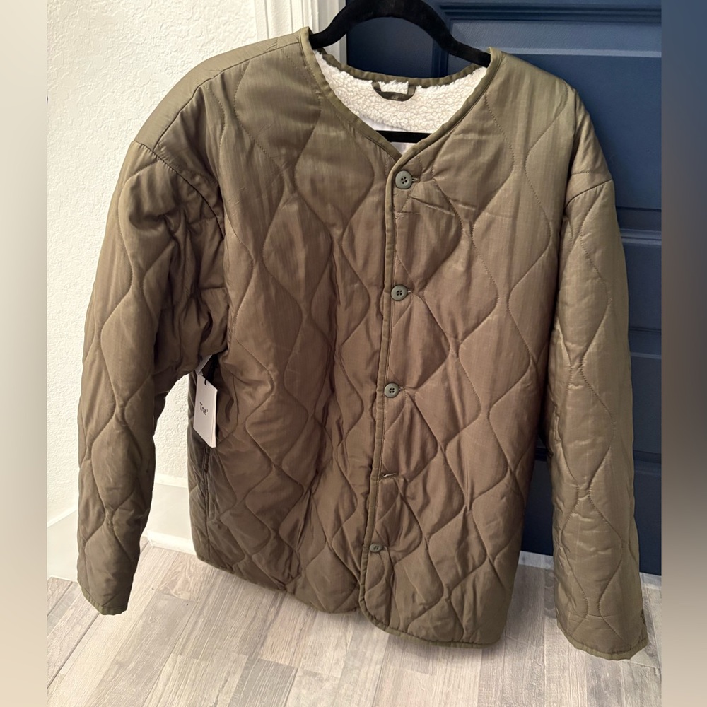 New with defect (see pics for snag) Aritiza TNA Pratt coat - size medium